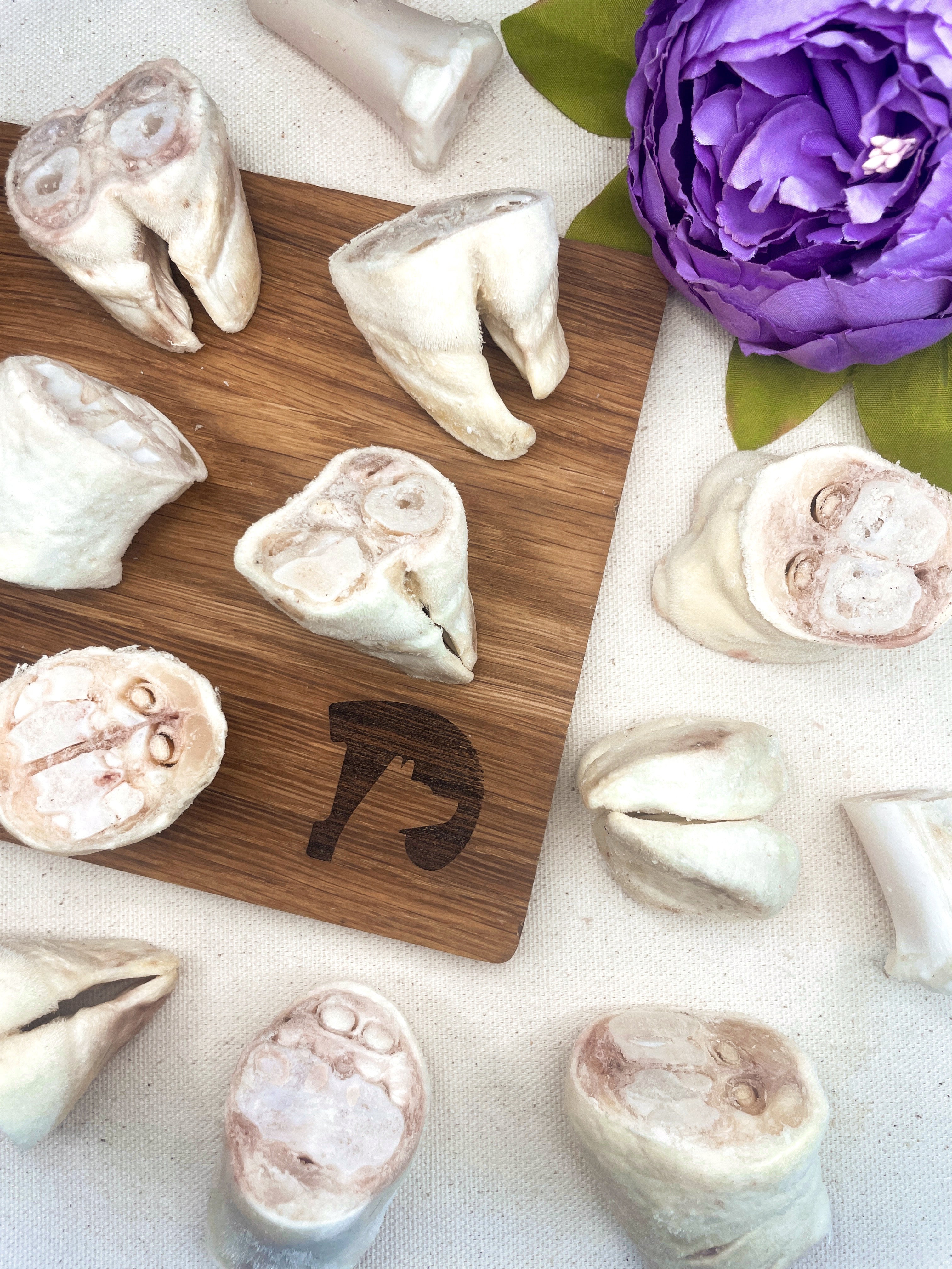Freeze-dried Goat Feet (Cut)